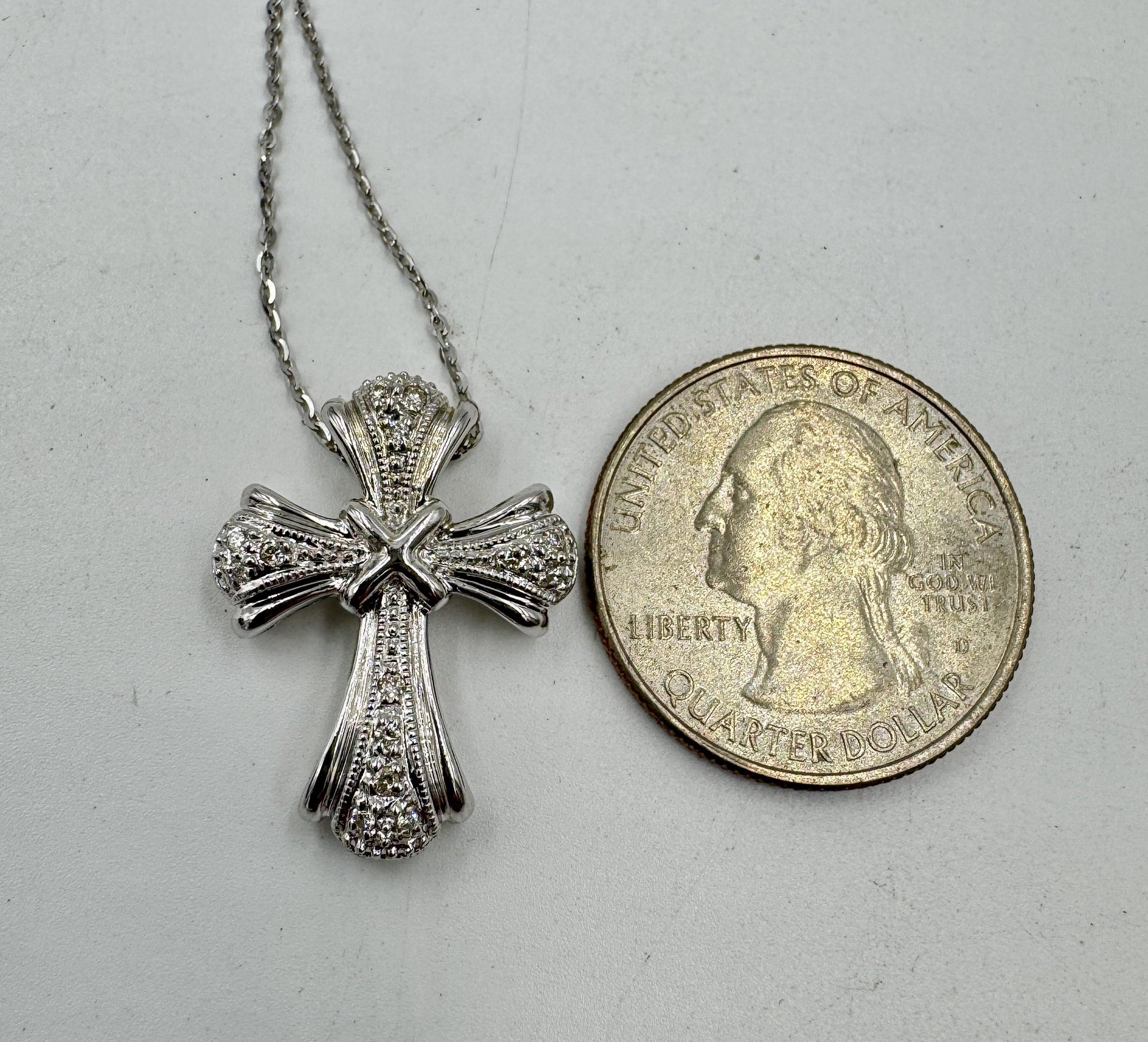 Vintage 14k White Gold diamond Cross Pendant Necklace 16"