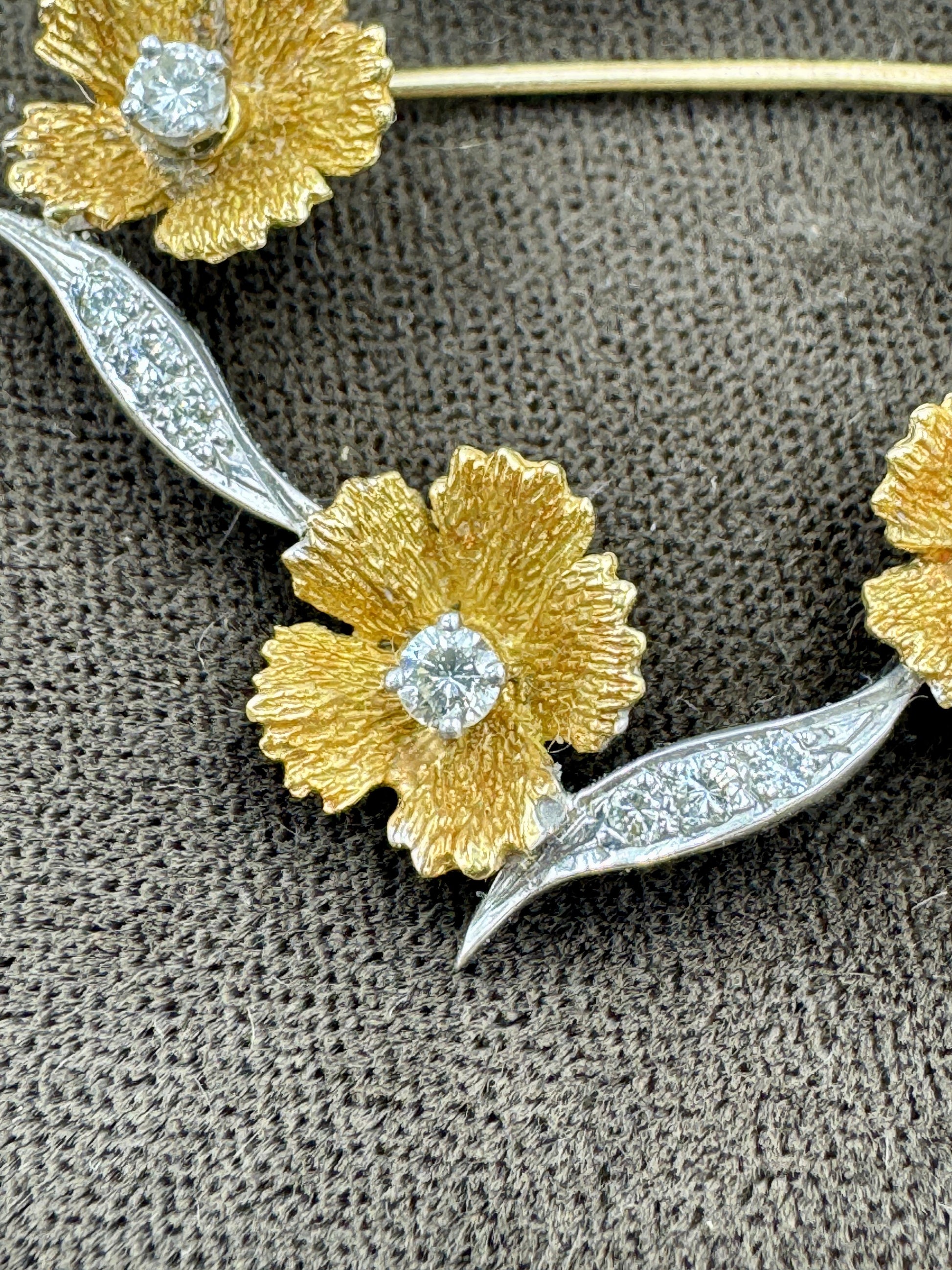 Vintage 18k Gold Flower Diamond Brooch Pin