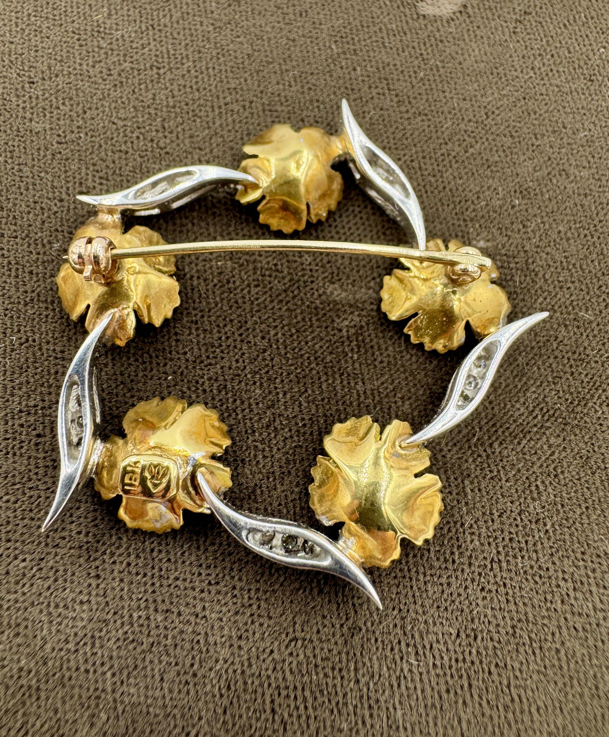 Vintage 18k Gold Flower Diamond Brooch Pin