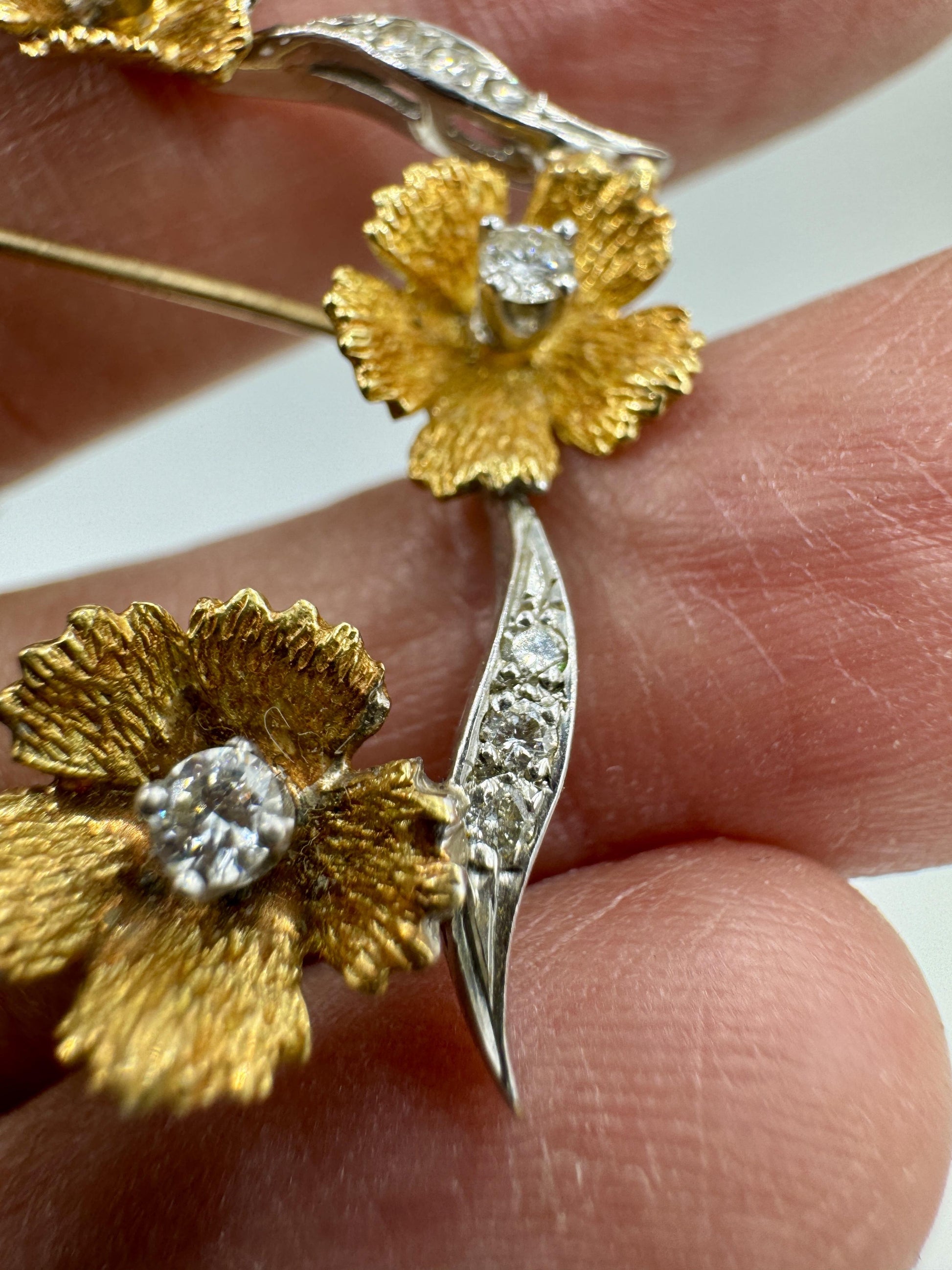 Vintage 18k Gold Flower Diamond Brooch Pin
