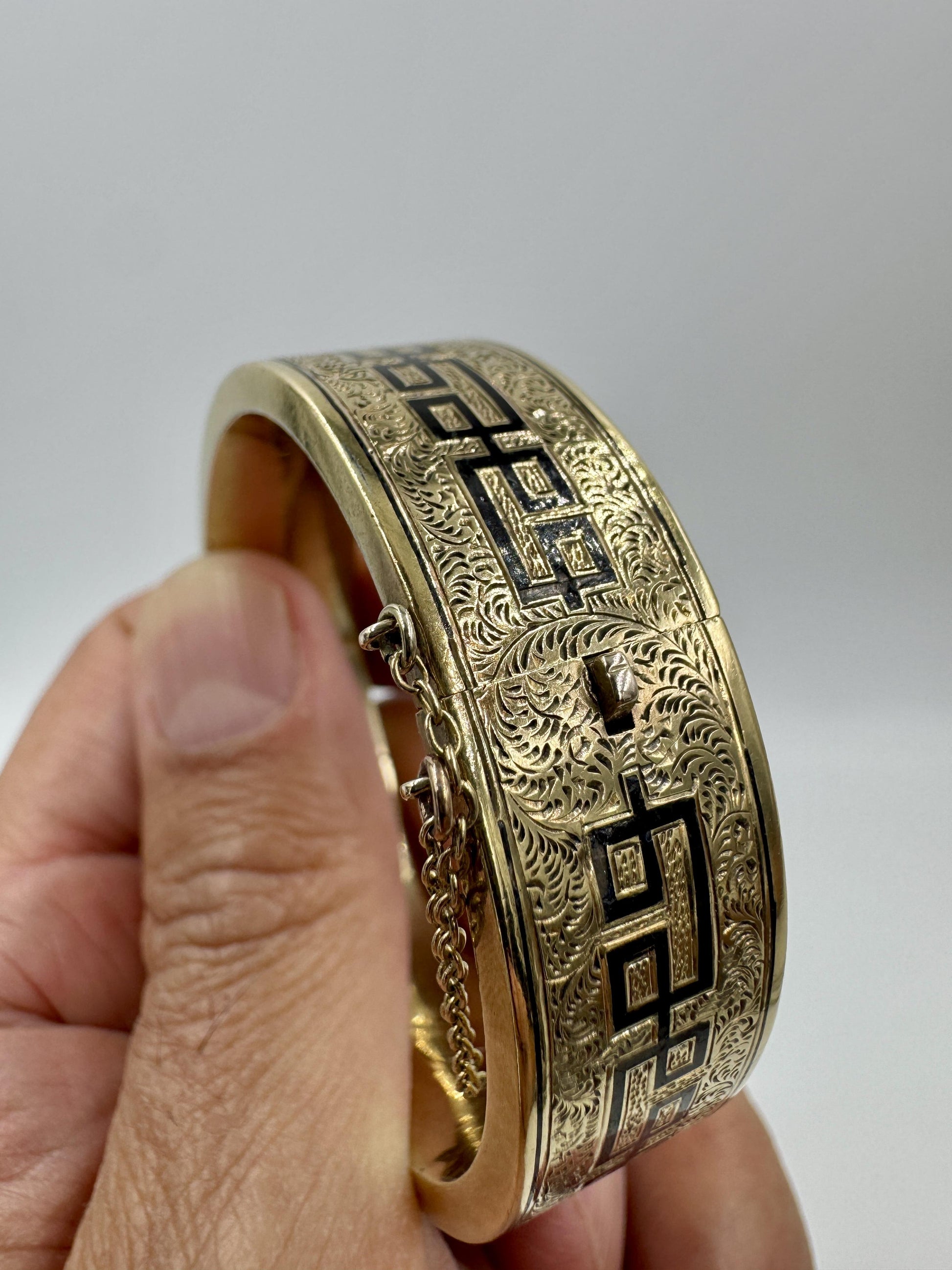 Vtg Antique Gold Filled Victorian Black Enamel Ornate Hinged Bangle Bracelet