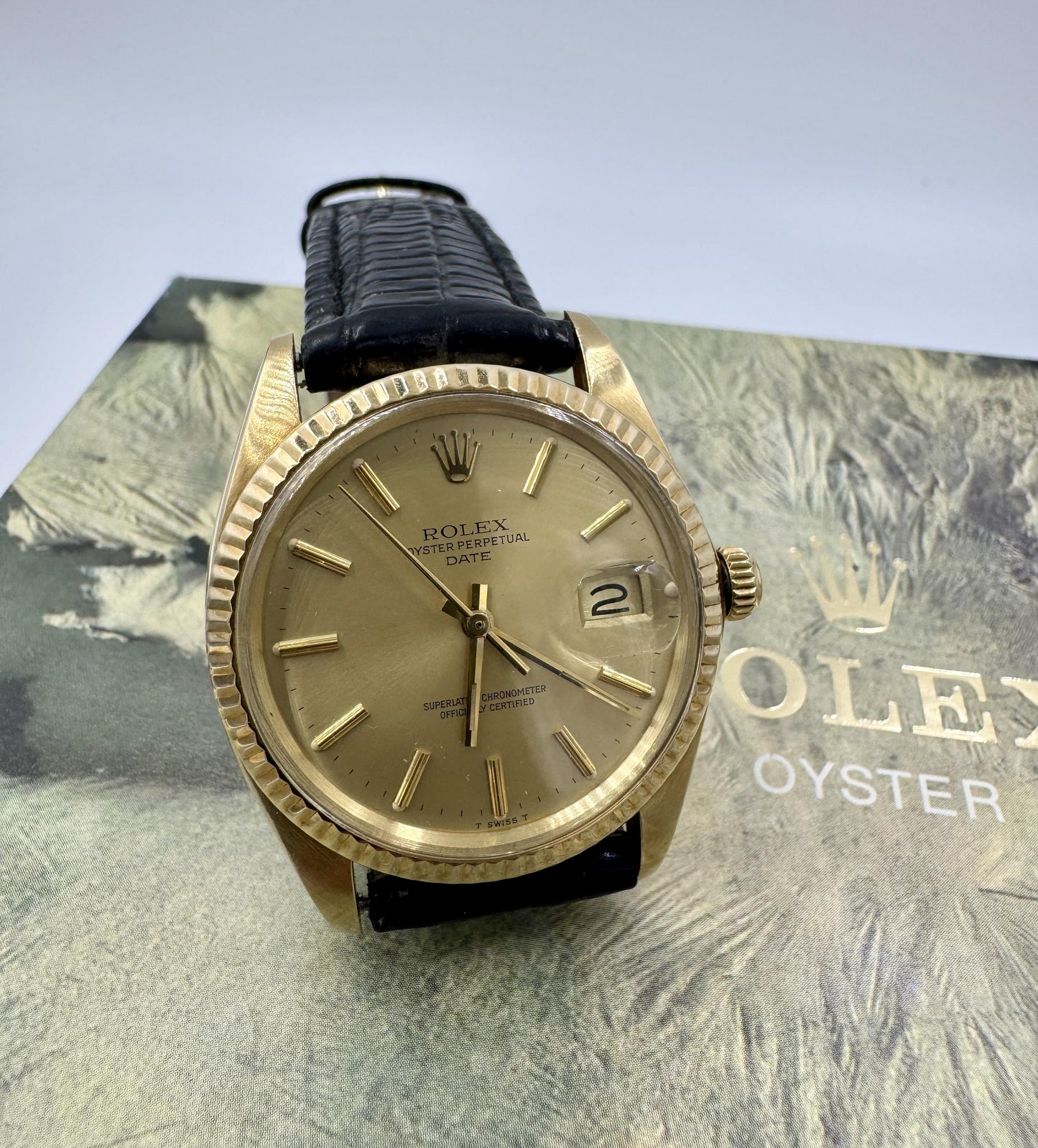 Vintage Rolex Oyster Perpetual Date 14K Yellow Gold Champagne 34mm 1503 Watch