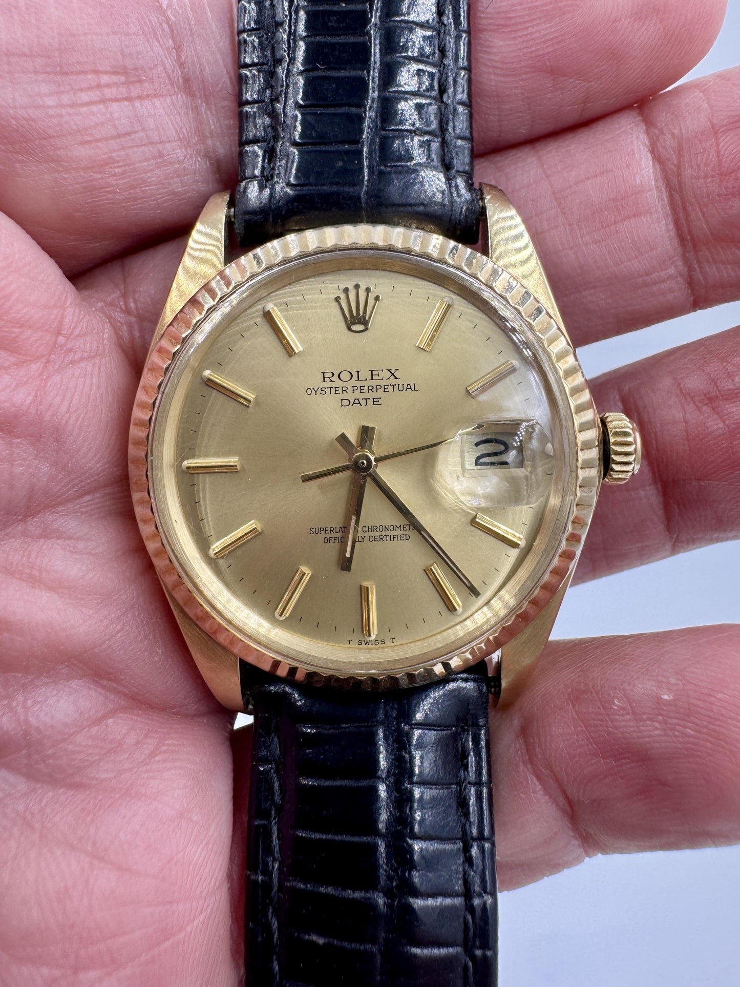 Vintage Rolex Oyster Perpetual Date 14K Yellow Gold Champagne 34mm 1503 Watch