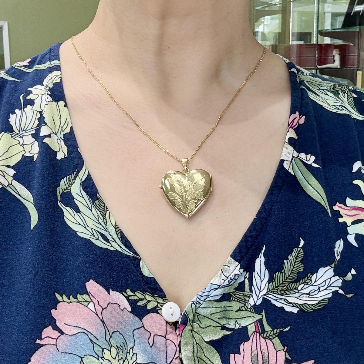 Vintage Large Iris Flower Heart Locket Pendant 14k Yellow Gold