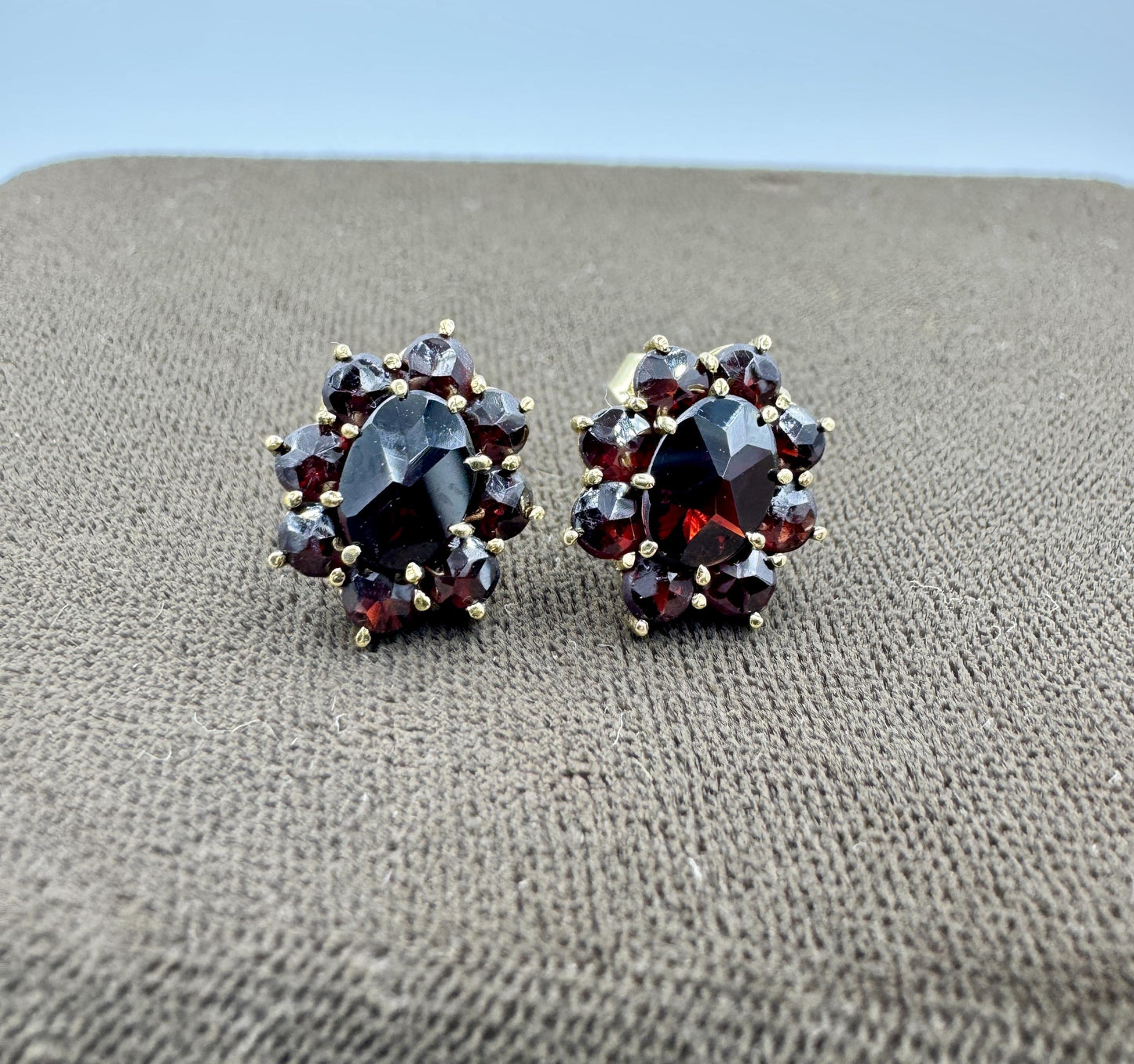 Vintage 14k Yellow Gold Rose Cut Garnet Cluster Stud Earrings