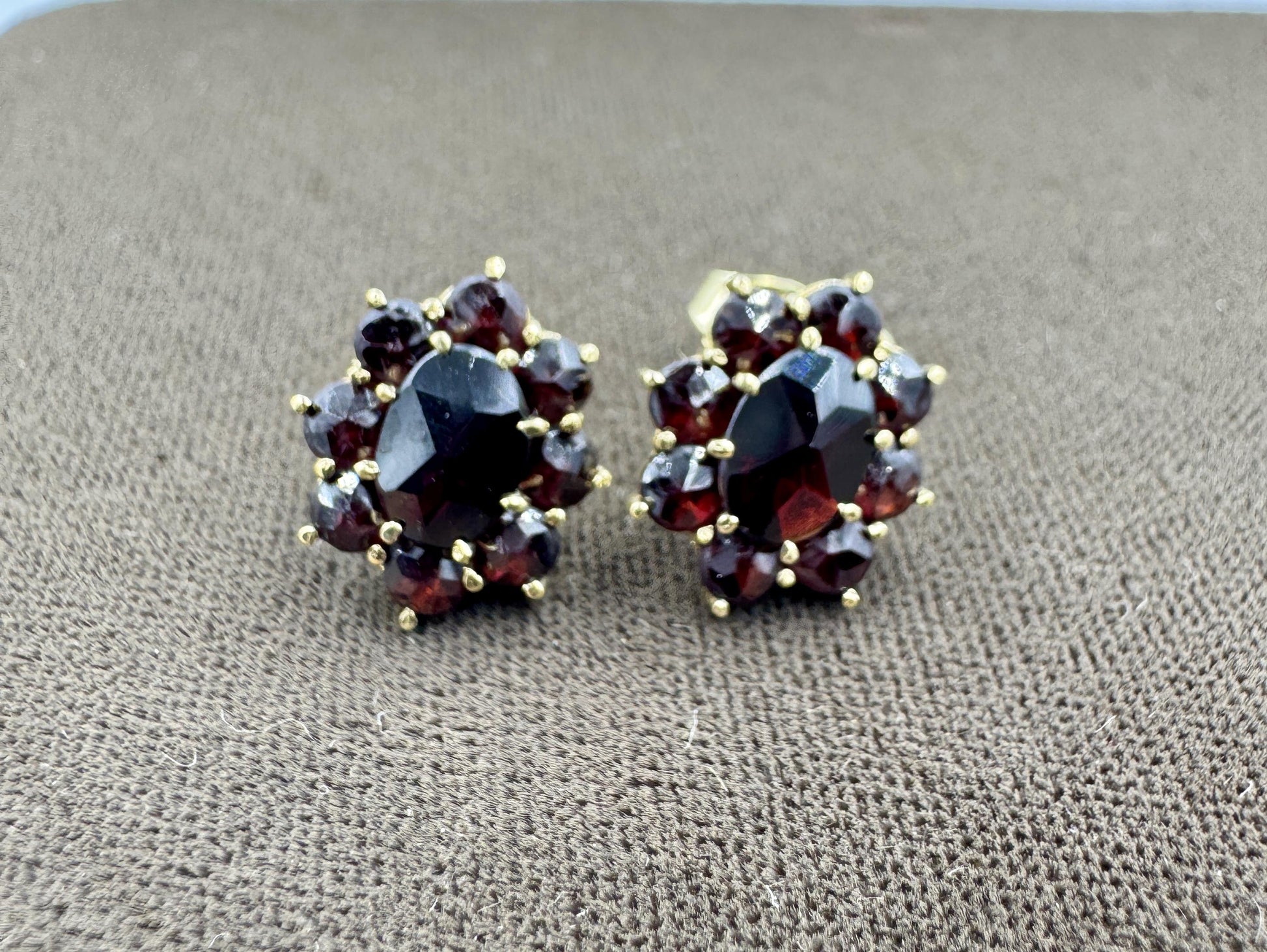 Vintage 14k Yellow Gold Rose Cut Garnet Cluster Stud Earrings