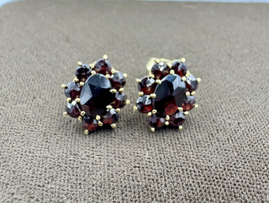 Vintage 14k Yellow Gold Rose Cut Garnet Cluster Stud Earrings