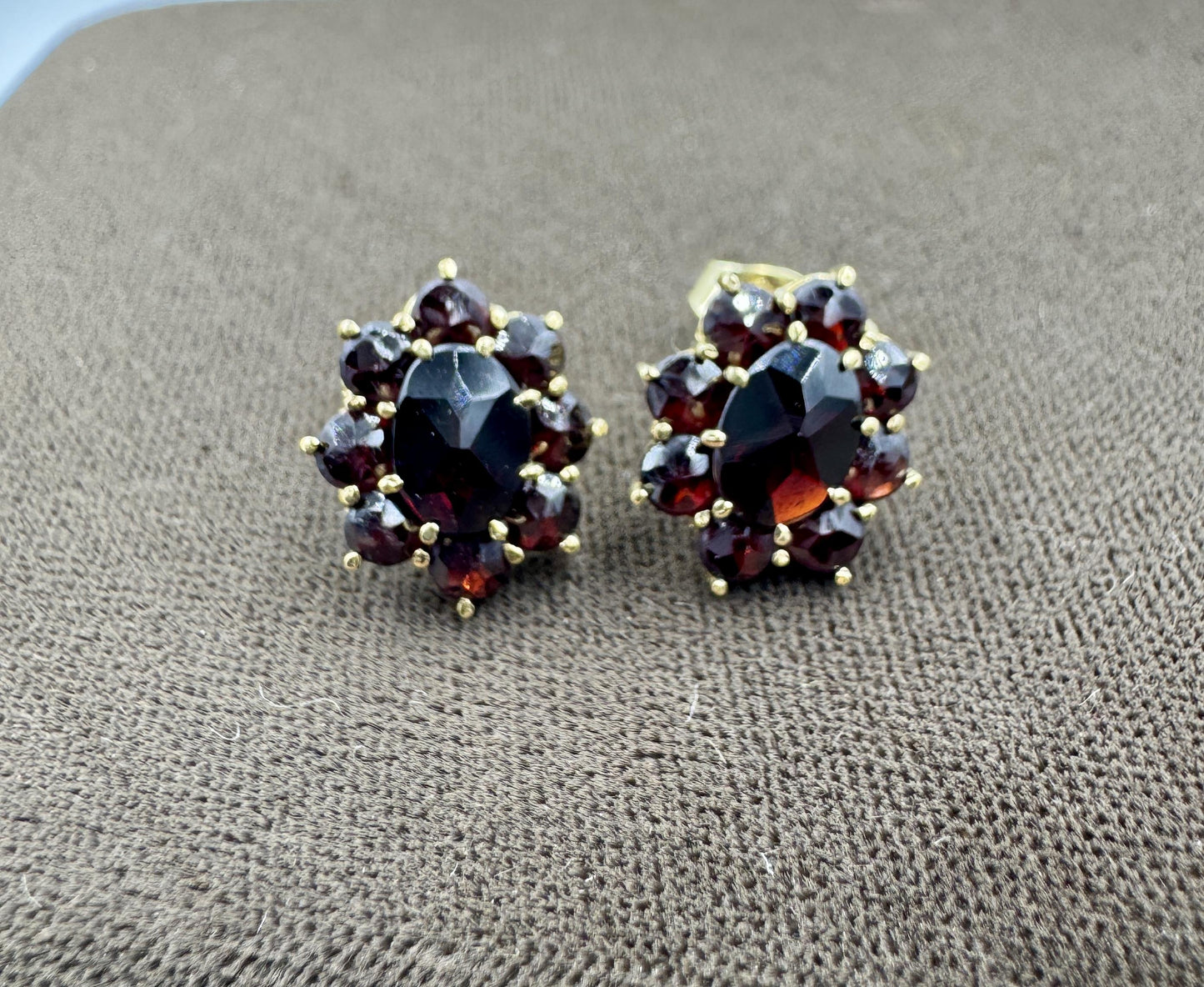 Vintage 14k Yellow Gold Rose Cut Garnet Cluster Stud Earrings