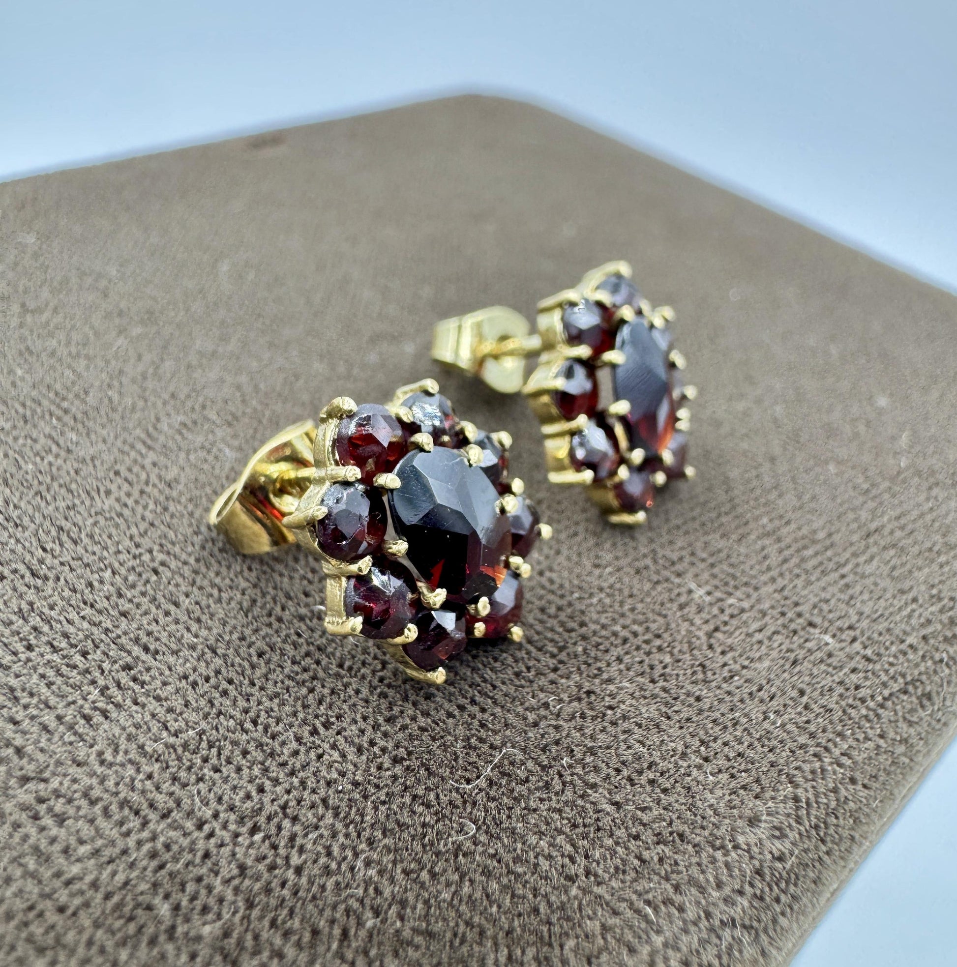Vintage 14k Yellow Gold Rose Cut Garnet Cluster Stud Earrings