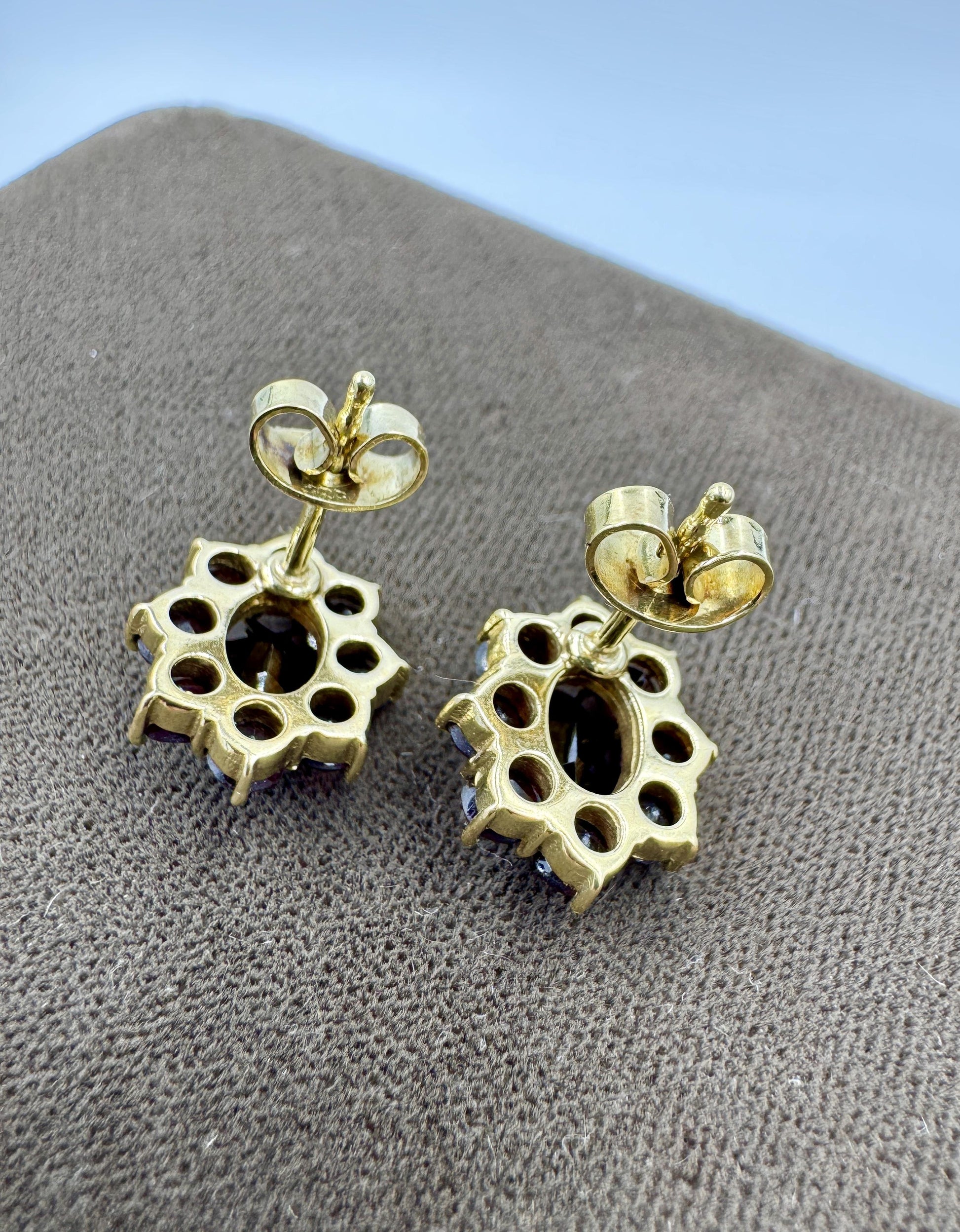 Vintage 14k Yellow Gold Rose Cut Garnet Cluster Stud Earrings