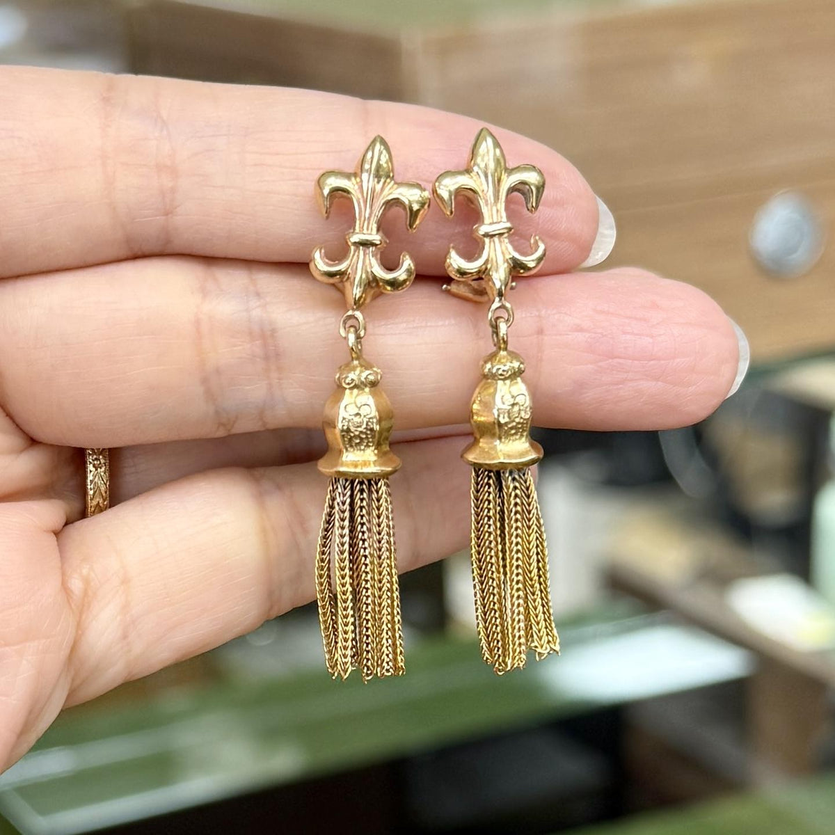 1950's Vintage Fleur-De-Lis Fringe Tassel Clip on Earrings 14k