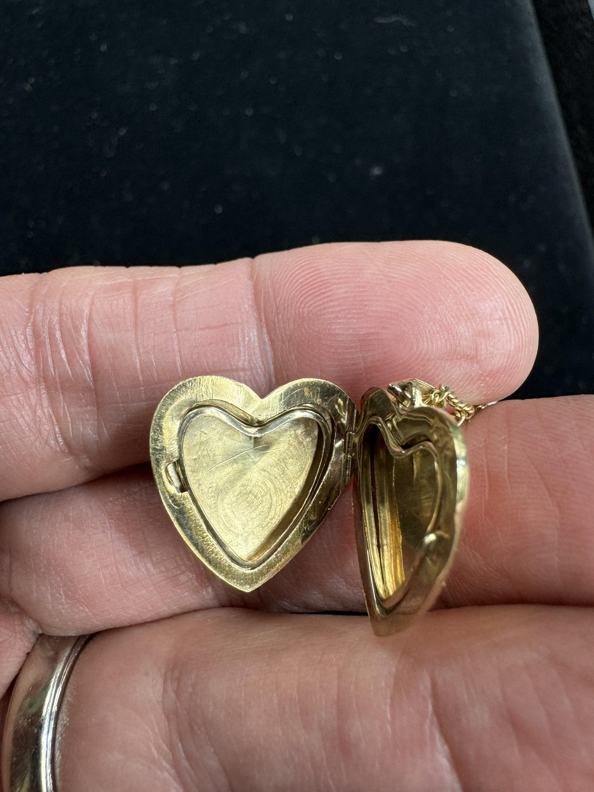 Vintage 14k gold Heart Locket Pendant Necklace