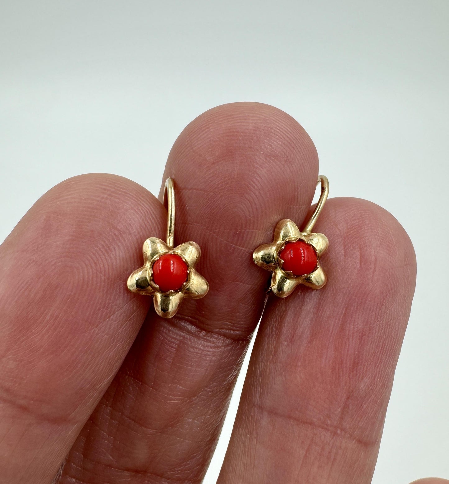 Vintage 1960's Red Stone flower lever back Earrings