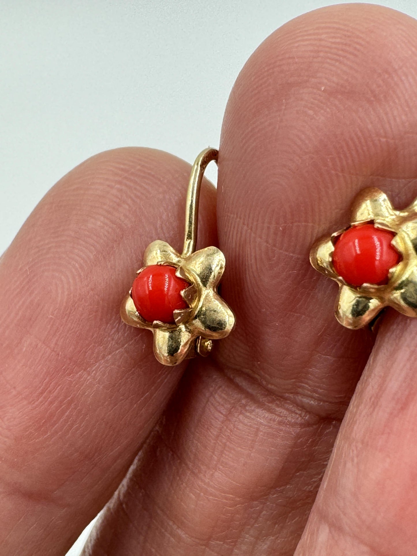 Vintage 1960's Red Stone flower lever back Earrings