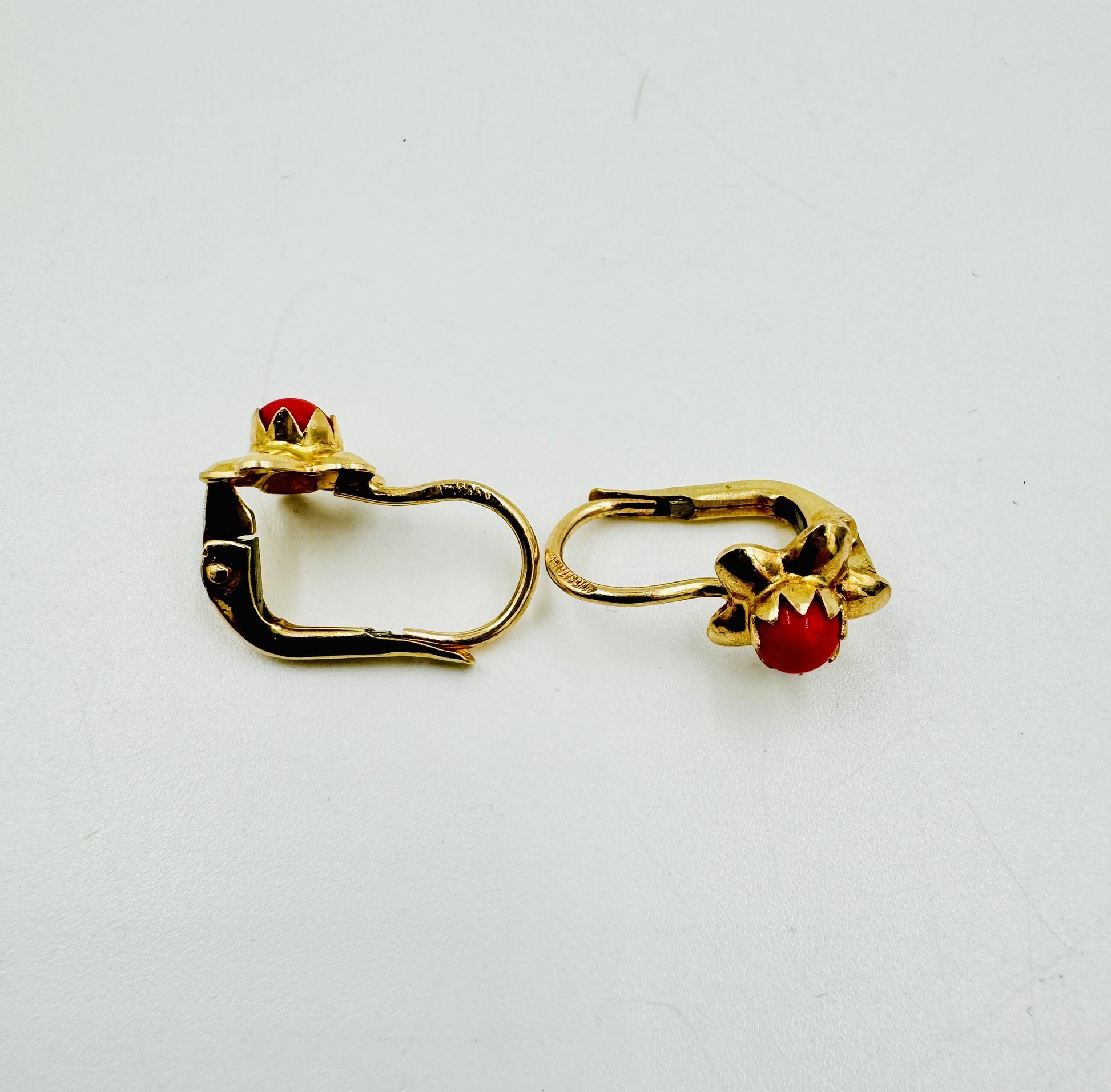 Vintage 1960's Red Stone flower lever back Earrings