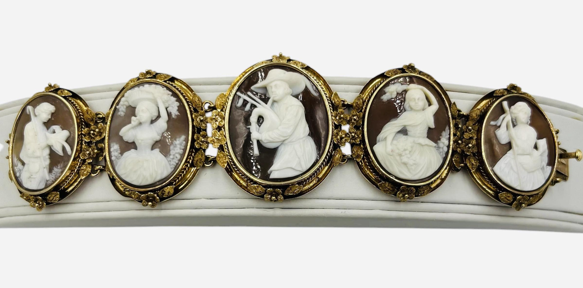 1890s Victorian Five Sardonyx Shell Cameo Gold Bracelet