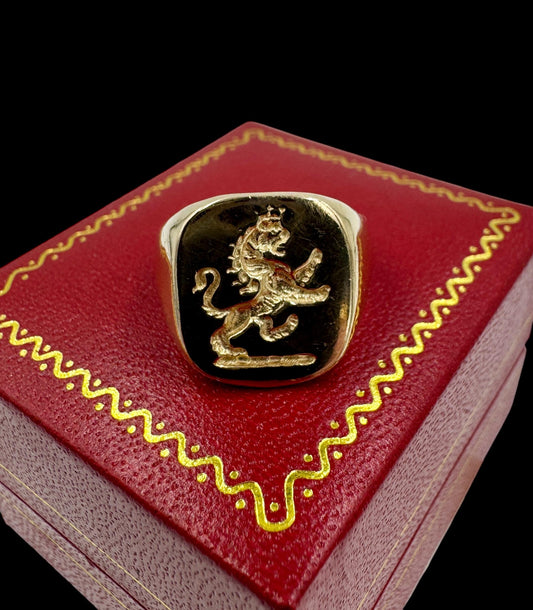 Vintage 14k Yellow gold Lion Signet Ring