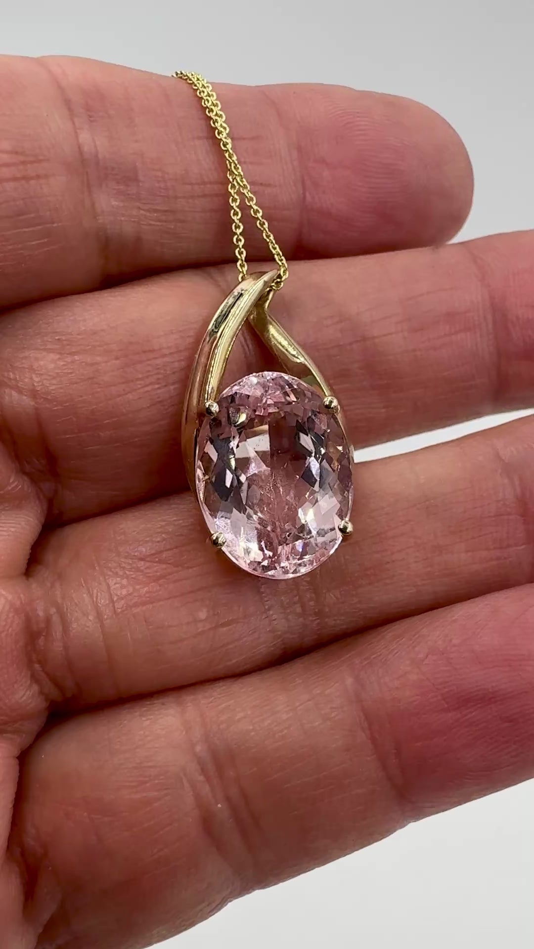 Stunning 8.50ct Oval Morganite 14k Yellow Gold Pendant Necklace