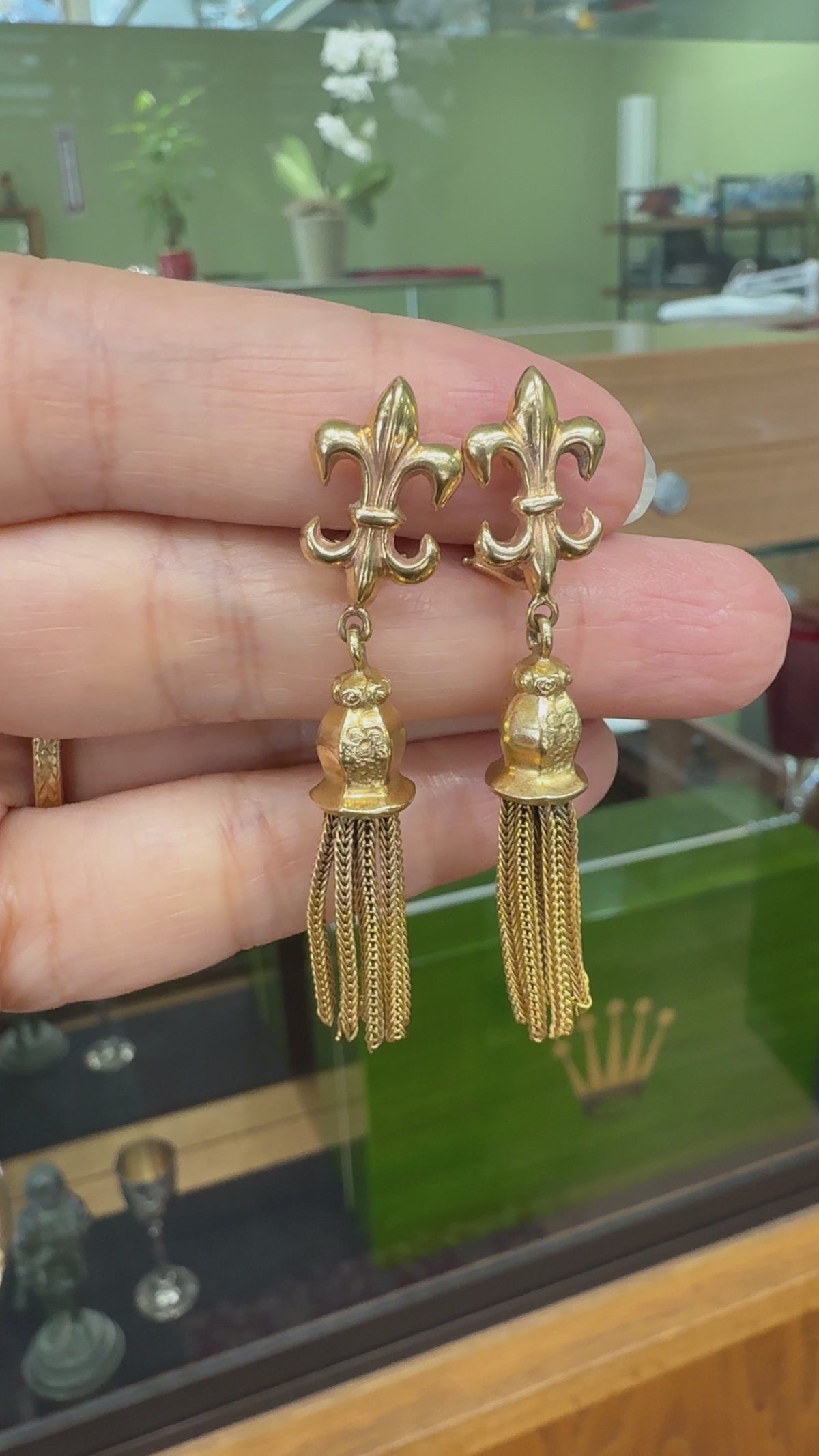 1950's Vintage Fleur-De-Lis Fringe Tassel Clip on Earrings 14k