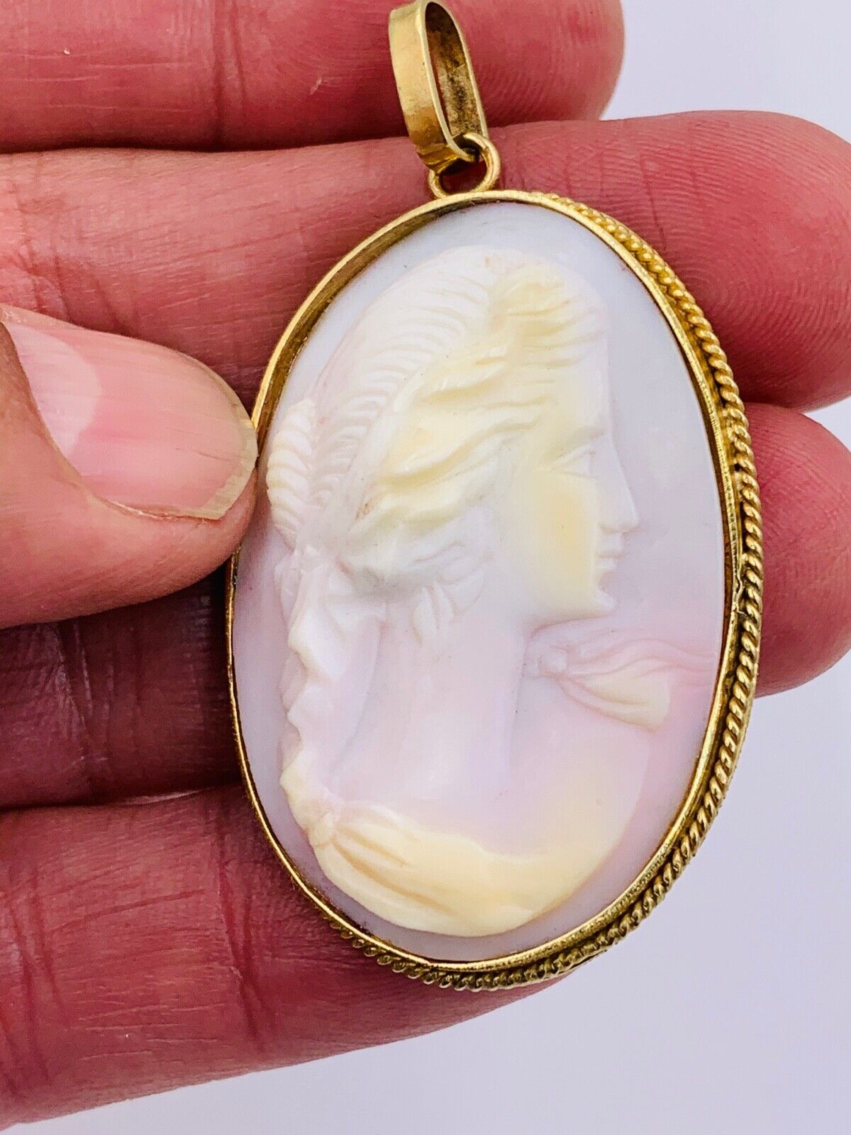 Vintage 14K Yellow Gold Carved shell Goddess Cameo Pendant