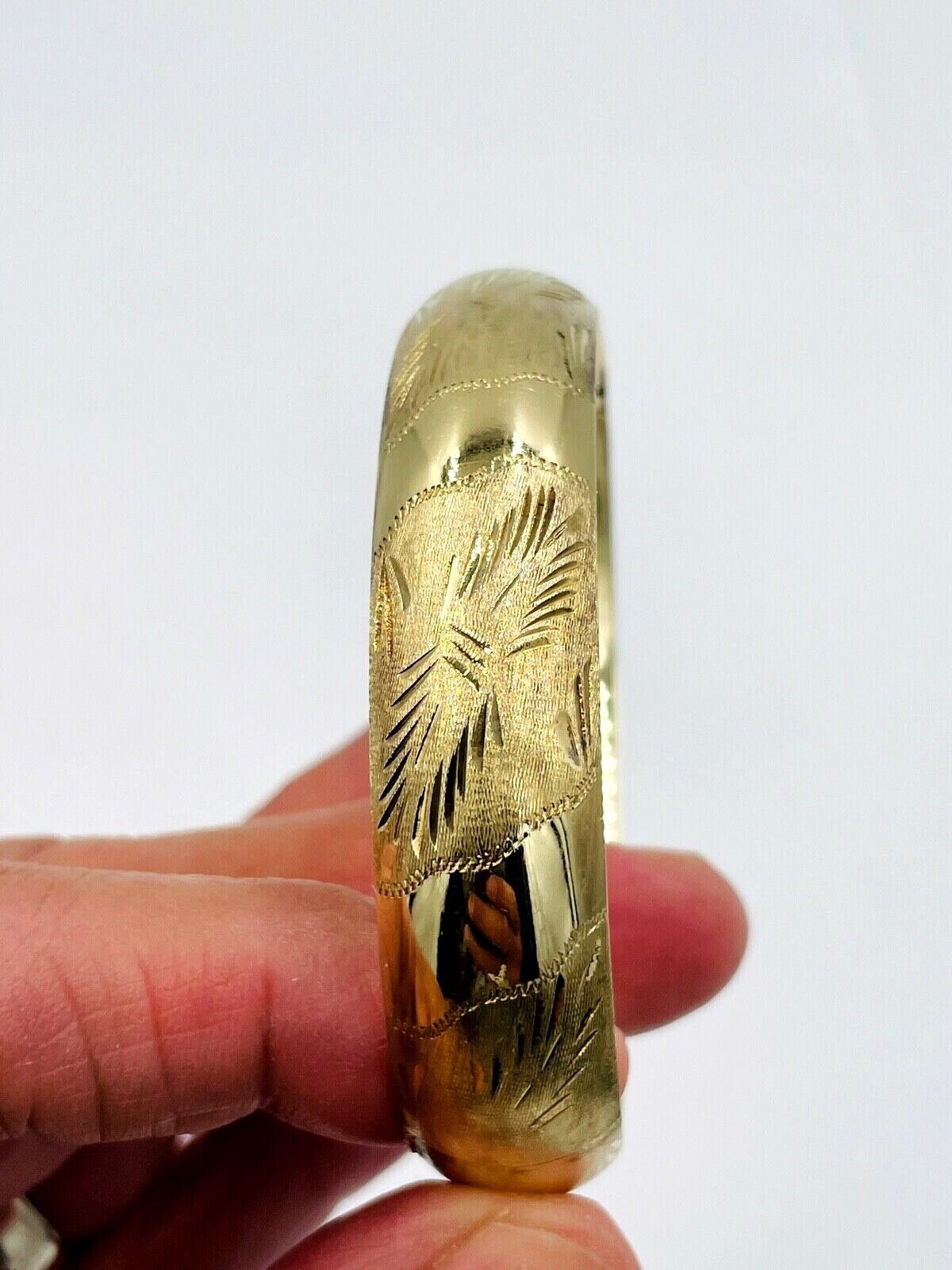 Vintage 14K Yellow Gold Florentine Etched Hinged Bangle/Bracelet 13.7mm 18grams