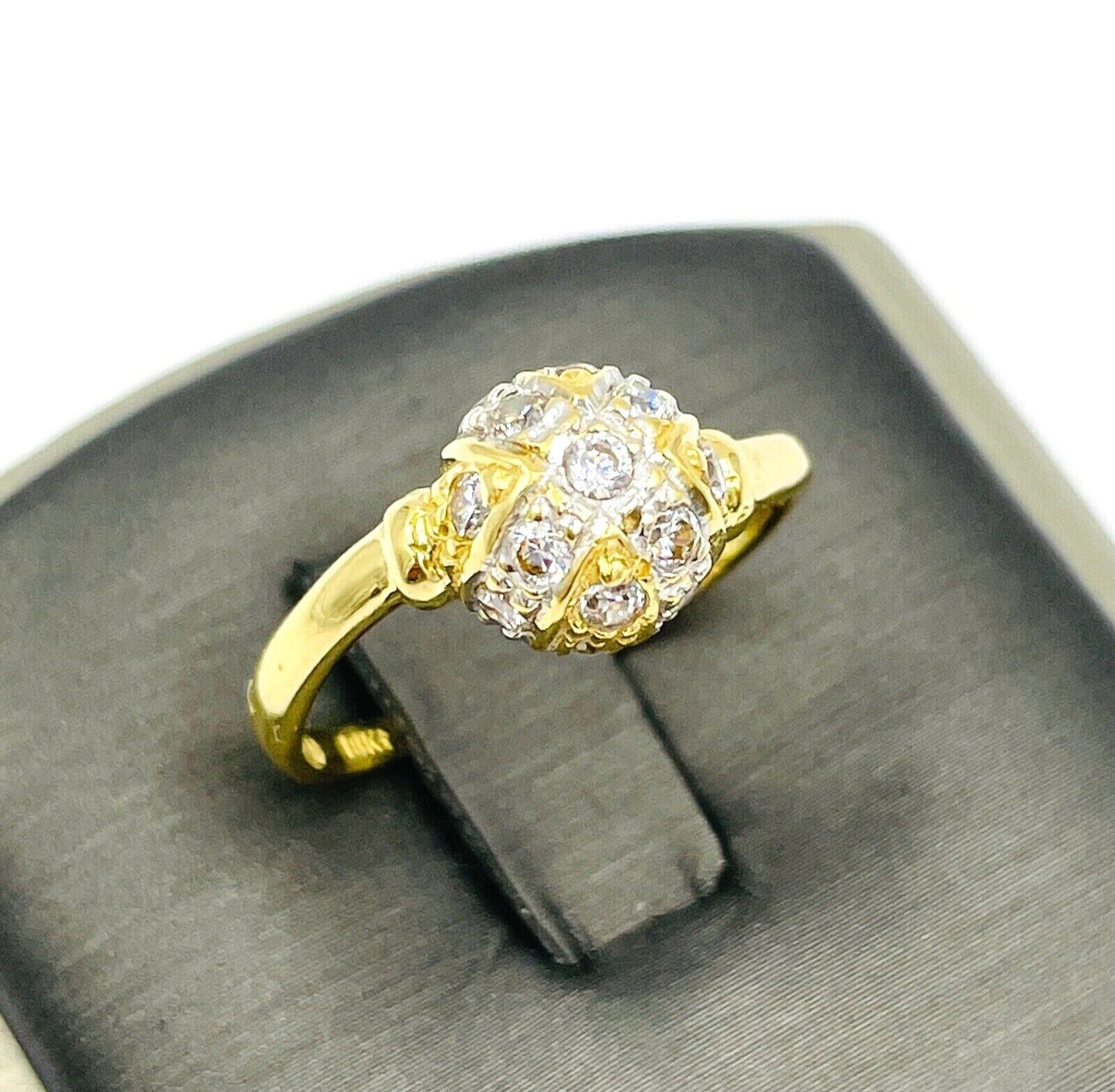 Vintage 18K yellow gold Cz dome Ring size 7