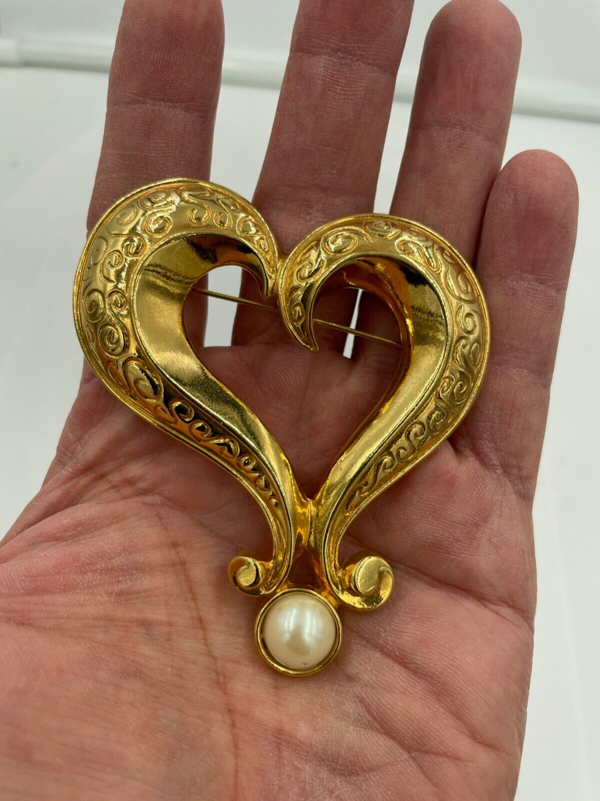 Vintage Avon Large Gold Tone & Faux Pearl Open Heart Pin Brooch