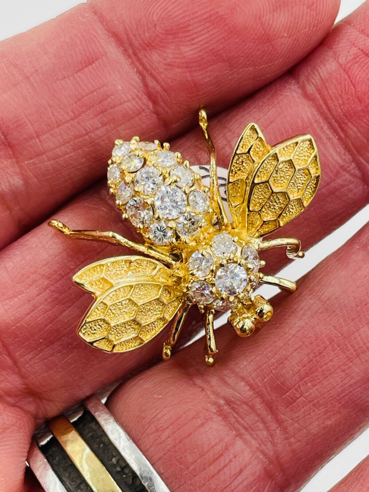 Estate 14k yellow Gold Diamond Bee Pin Brooch