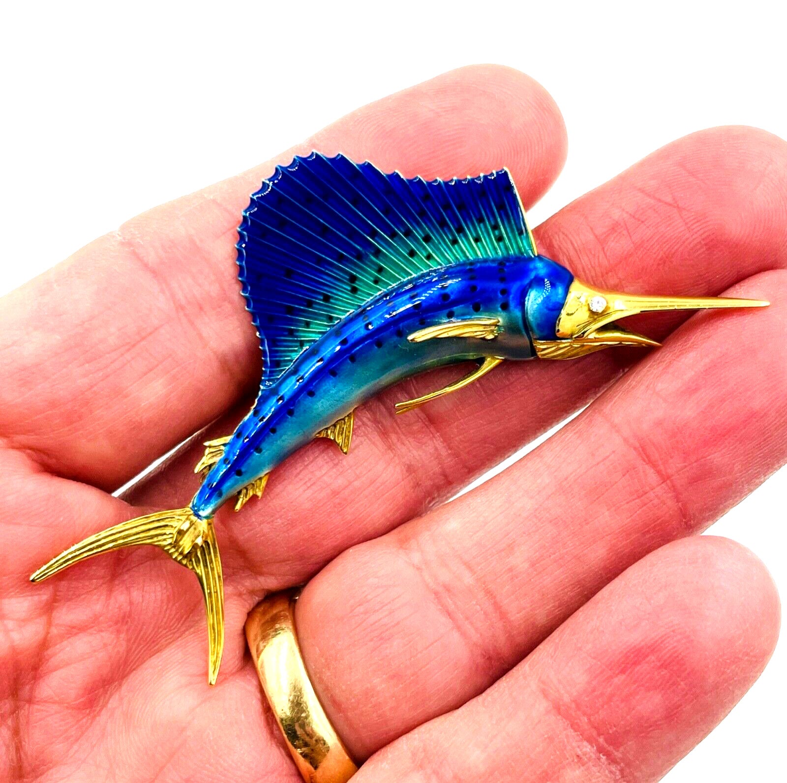 Fish hot sale brooch pin