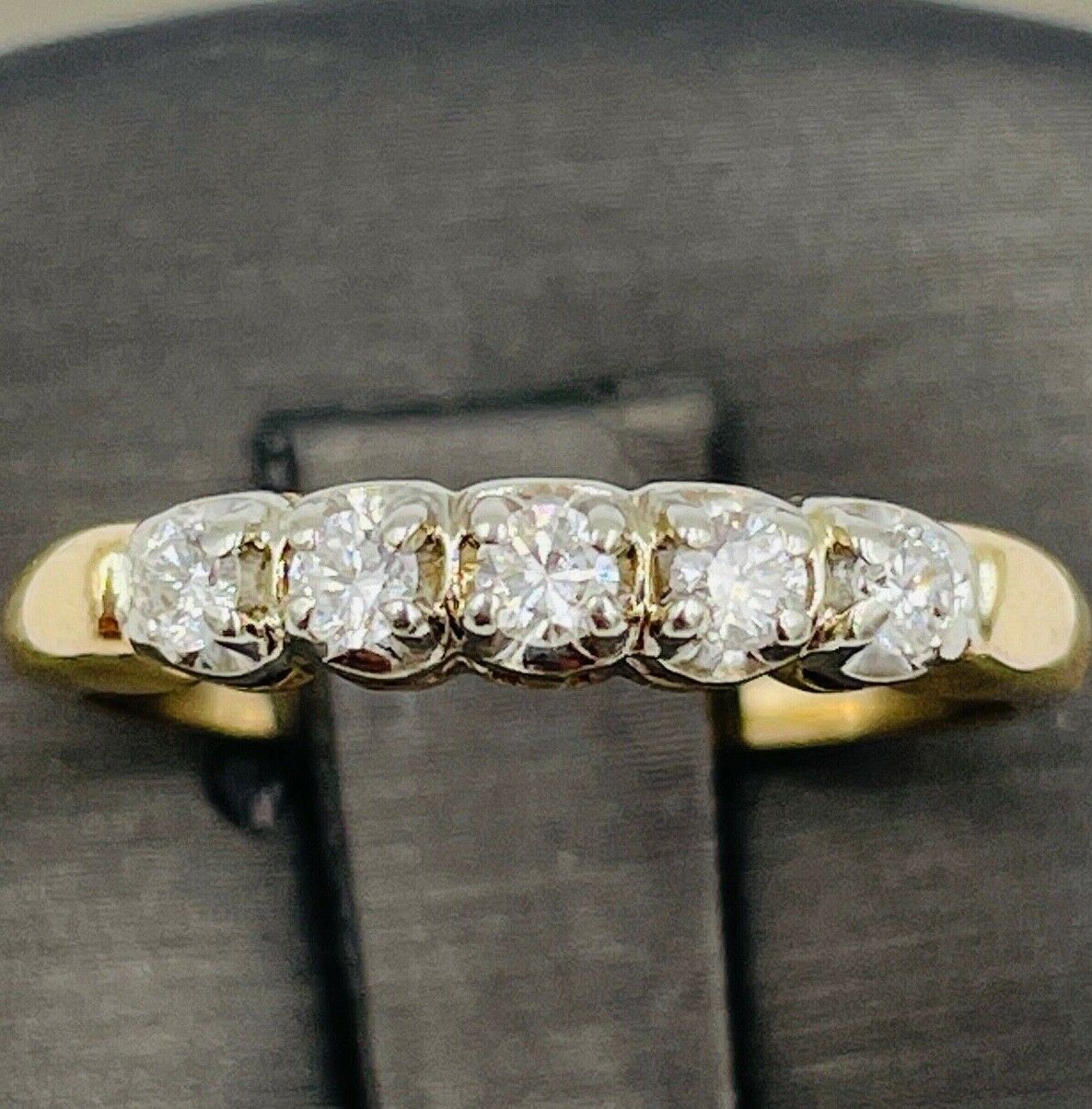 Vintage 14K Yellow Gold .25cts VS-SI Diamond band ring 5 stone