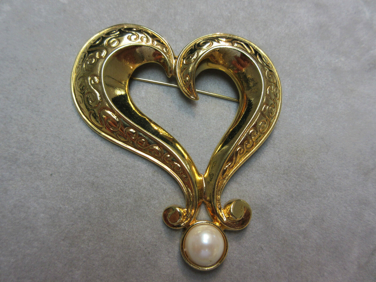 Vintage Avon Large Gold Tone & Faux Pearl Open Heart Pin Brooch