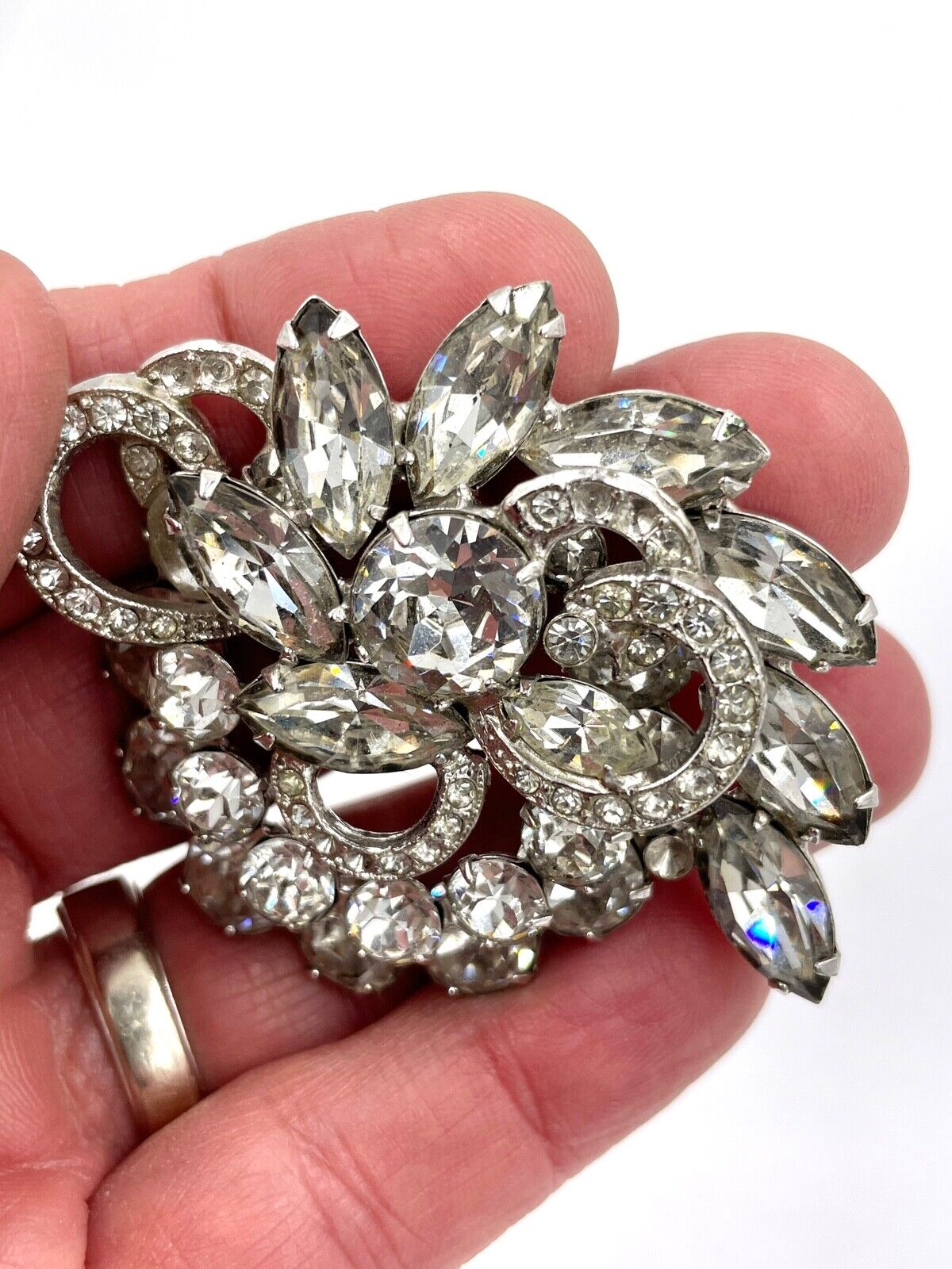 Rhinestone brooches store and pins