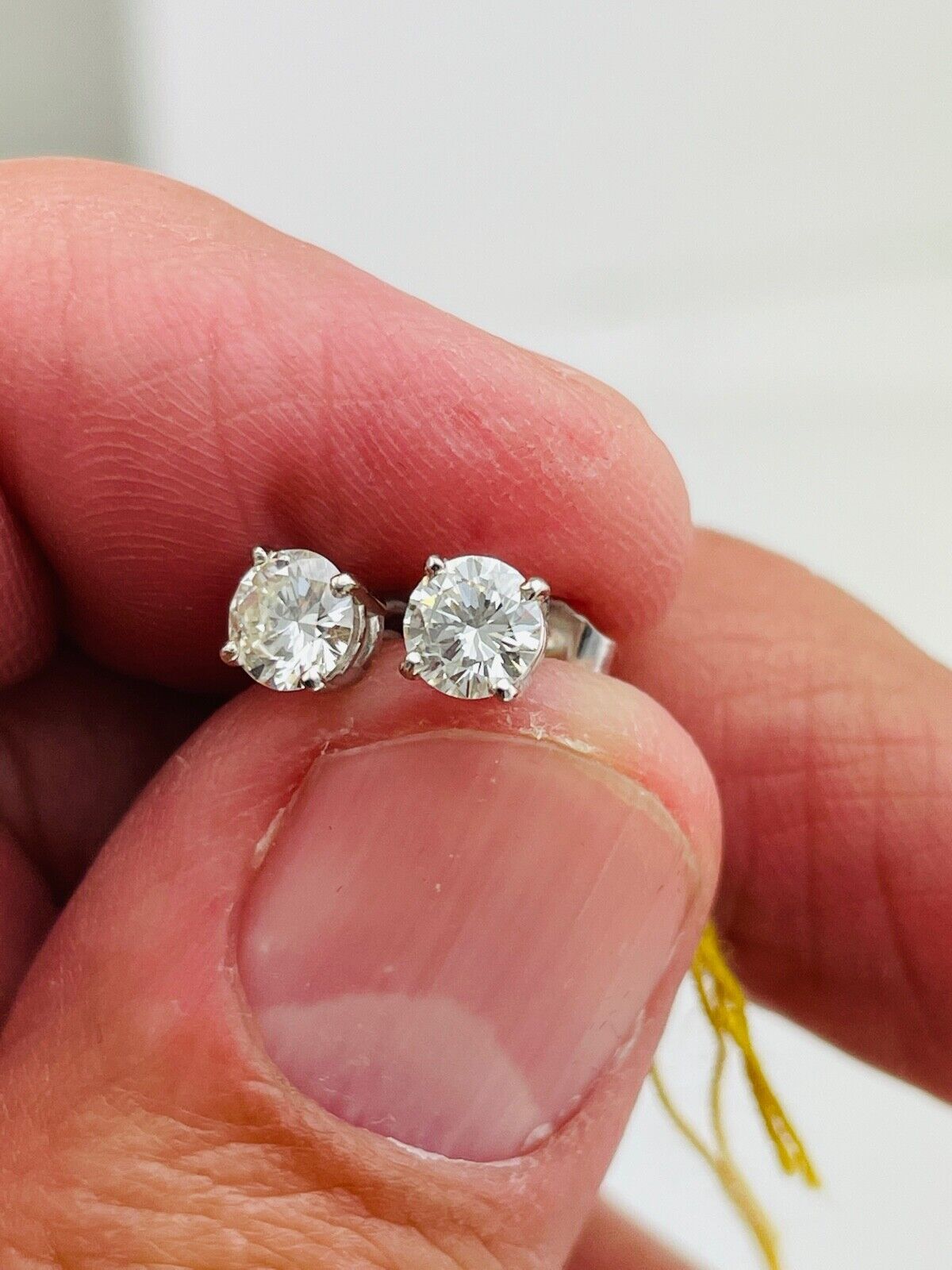 Wholesale Vvs Diamond Earring Factory Price 10k 14k 18k Solid Gold Round  Cut Screw Back Moissanite Hoop Stud Earrings Men Women From Agxx, $70.49 |  DHgate.Com