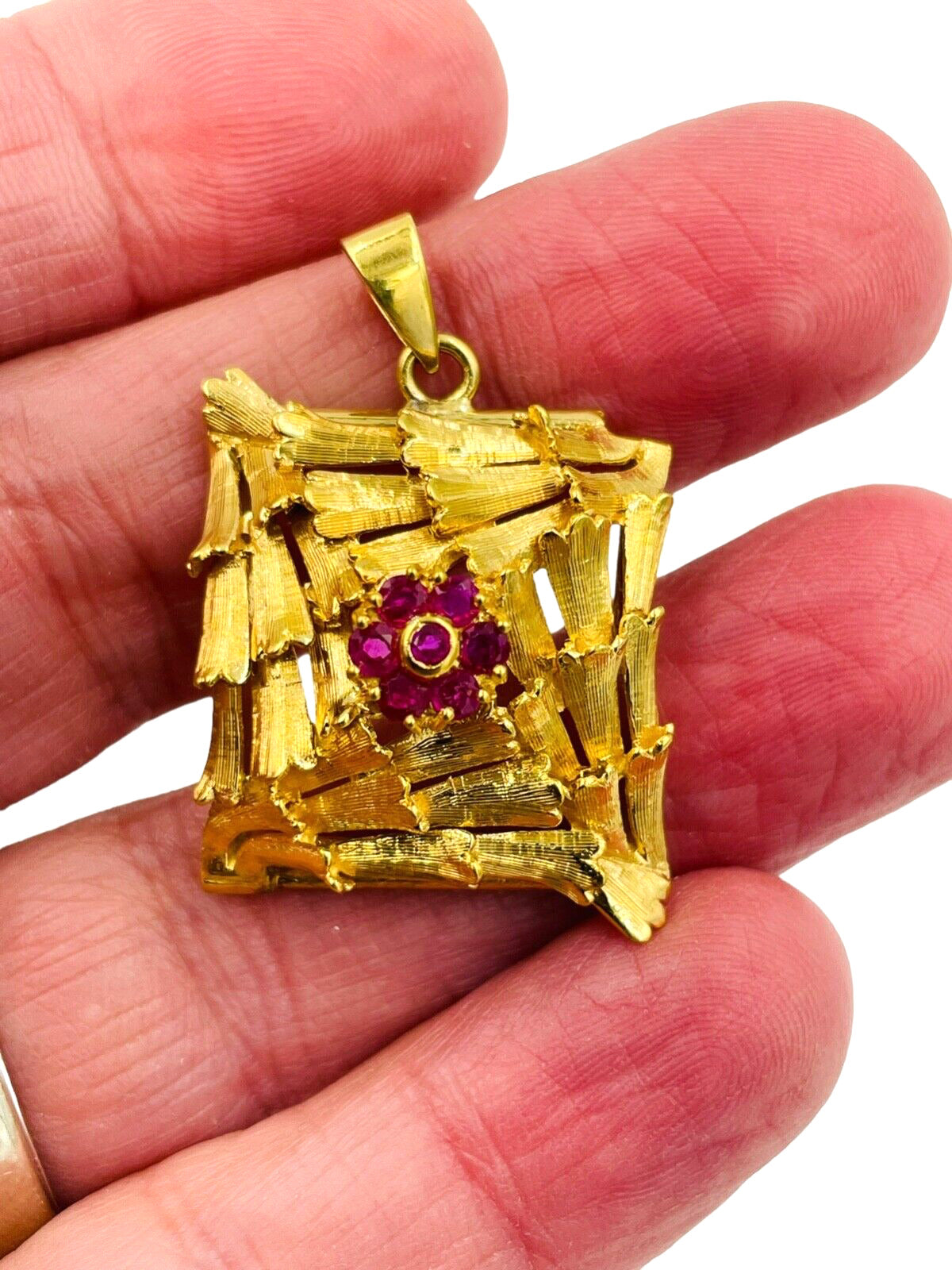 Estate 18k yellow Gold Ruby Pendant Necklace