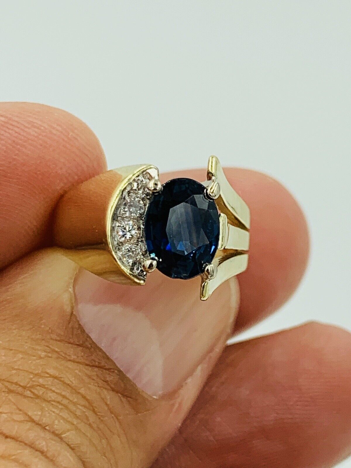 Estate 14k Yellow gold 1.25 Oval Sapphire Diamond ring size 5